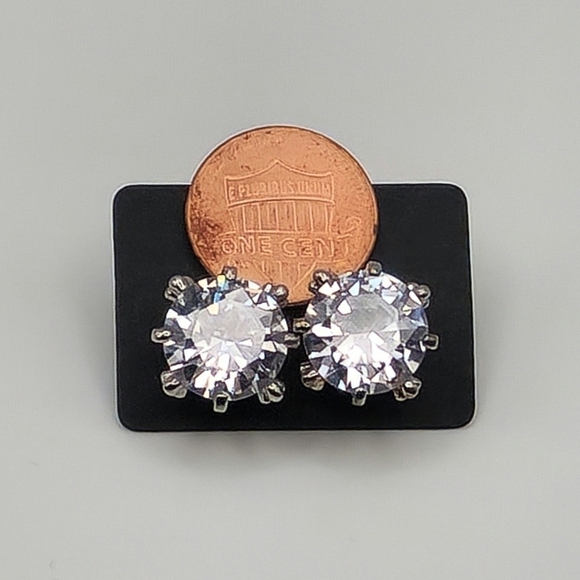 Round Clear Stud Earrings Made with Swarovski Crystals – New - Picture 2 of 6